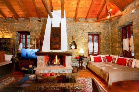 Mariolata Stone House Βίλα Λιλαία Εξωτερικό φωτογραφία