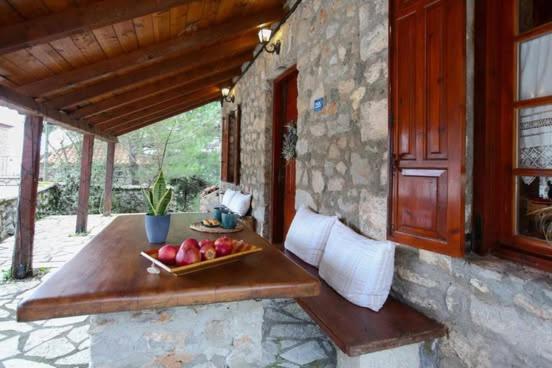 Mariolata Stone House Βίλα Λιλαία Εξωτερικό φωτογραφία