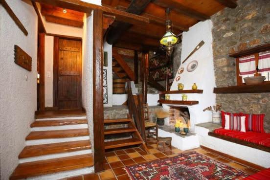 Mariolata Stone House Βίλα Λιλαία Εξωτερικό φωτογραφία